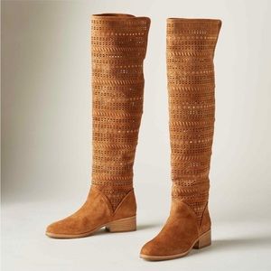 Donald J. Pliner Devya Tall Perforated Brown Suede Boots - Size 7.5 - RARE🔥